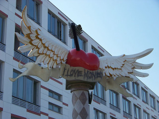 Heart wings statue pole i - art noveau free wallpaper