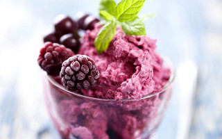 Ice cream berries mint spoon 2 - a glass bowl free wallpaper