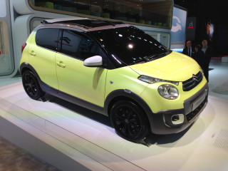 Small yellow car showroom people - a showroom free wallpaper