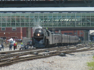 Train tokyo skyscraper fence cityscape - ue 5 free wallpaper