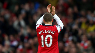 Man red white shirt applauding - heroic free wallpaper for desktop