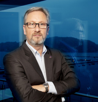 Man glasses suit window city - a window free wallpaper for tablet