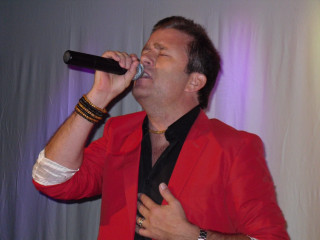 Man red suit singing microphone - open free wallpaper