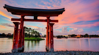 Large red gate lake green - japan aimitsu free wallpaper