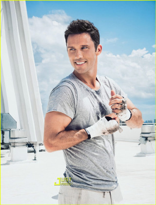 Man glove posing picture building - a glove free wallpaper for mobile