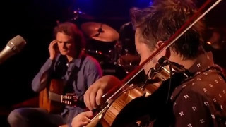 Man playing guitar man singing - a man playing free wallpaper