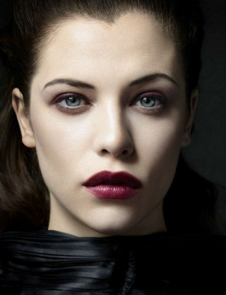 Gothic woman blackdress redlips blueeyes - red lipstick free wallpaper for mobile