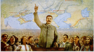 Man standing crowd world map - a hand free wallpaper for desktop