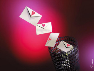 Basket envelopes flying red background - a red background behind free wallpaper