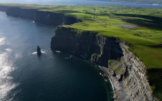 Water cliff greenfield bodyofwater below - a green field free wallpaper