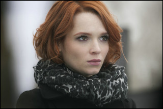 Woman red hair scarf serious - neofauvism free wallpaper