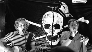 Singing duo skull wall microphones - two person free wallpaper