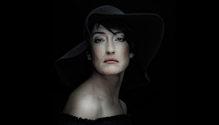 Woman black hat black background - anna haifisch free wallpaper