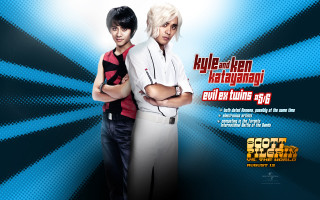 Couple people standing blue background - background behind them free wallpaper