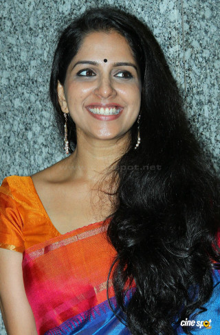 Woman long hair smiling colorful - free sports wallpaper for mobile