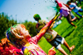 Colorful powder throwing garden blur - colour free wallpaper for desktop