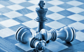 Chess board metal king on - a chess board free wallpaper