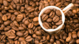 White cup coffee beans table - a white cup free wallpaper