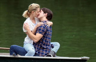 Man woman kissing boat lake 2 - a boat in the background free wallpaper