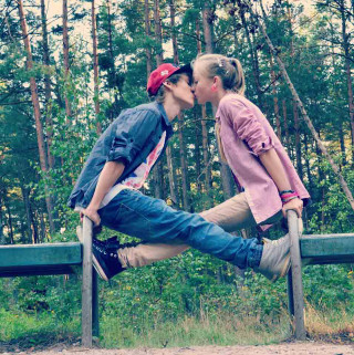 Man woman kissing bench woods - a bench free wallpaper for tablet