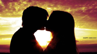 Couple kissing sunset happy kiss - a message free wallpaper for desktop