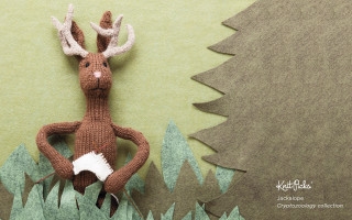 Knitted deer tree green background - the neck free wallpaper