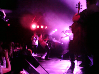 Band concert purple lighting smoke - behind them free wallpaper