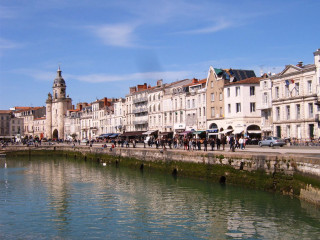 River city buildings bridge people - a river free wallpaper for desktop