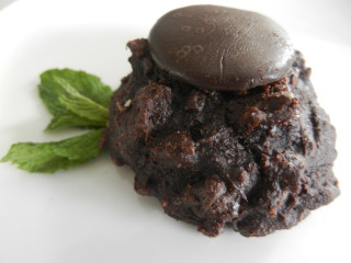 Chocolate cookie plate leaf side - a leaf free wallpaper for desktop