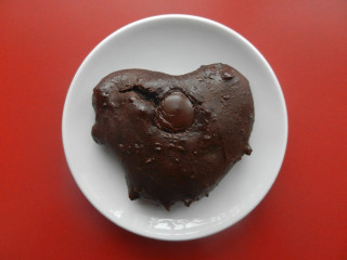 Heart chocolate cookie bite red - a bite free wallpaper