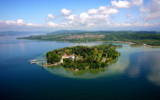 Small island lake boat town - a town free wallpaper