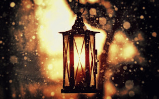 Lantern hanging rain blurry background - a lantern free wallpaper for desktop