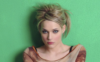 Woman bun green background hyperrealistic - messy free wallpaper