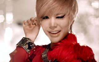Woman red feather jacket smile - sunny free wallpaper for desktop