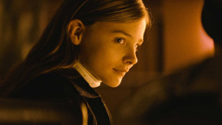 Young girl long hair collared - room free wallpaper