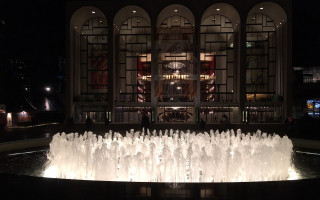 Fountain building clock night people - kinetic free wallpaper