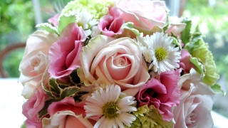 Bouquet flowers table window view - the room free wallpaper