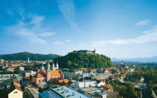 Castle hill cityscape blue sky - heidelberg school free wallpaper