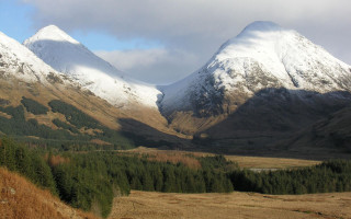 Snowy mountain range grassy field - a grassy field in the foreground free wallpaper