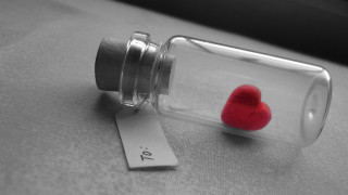 Tiny red heart glass jar - a tag free wallpaper