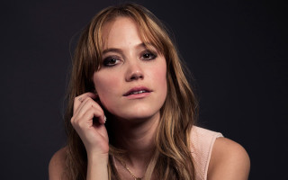 Woman long hair necklace posing 4 - long hair and a necklace free wallpaper