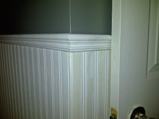 Bathroom toilet white wall green - a white door free wallpaper