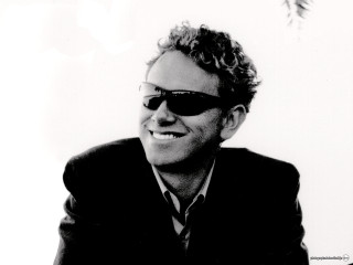 Man suit sunglasses smile palm - profile picture free wallpaper