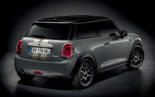 Small grey car license plate - a license plate free wallpaper