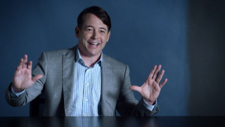 Man hands up smiling table - his hands out free wallpaper