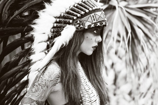 Woman native american headdress feathers - aramenta dianthe vail free wallpaper for desktop
