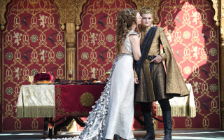 Medieval couple kissing red wall - a red wall free wallpaper for desktop