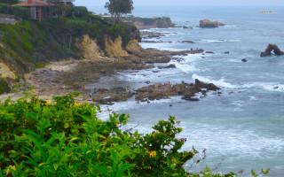 Beach people cliff house scenery - the cliff free wallpaper