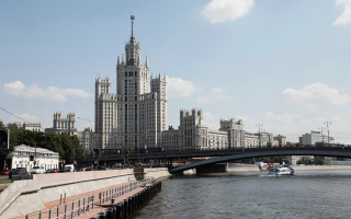 Boat river tall building clock - a river next free wallpaper