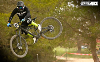 Man riding bike air dirt - kai carpenter free wallpaper